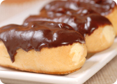 Bignè farciti al cioccolato con glassa al cioccolato